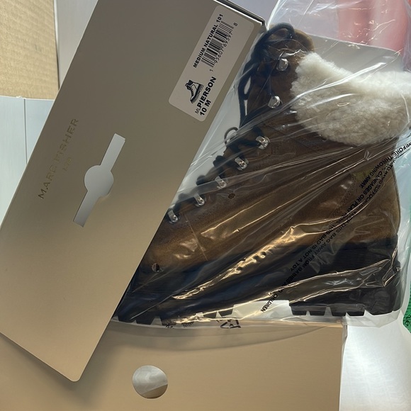 BNIB MARC FISHER LTD PIERSON LUG SOLE BOOTIE TAN Assorted sizes - Picture 2 of 10